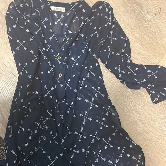 slightly see through blouse - Picture 2 of 2